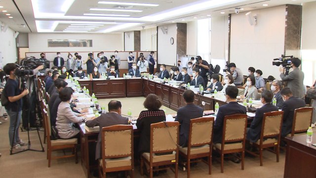 내년 최저임금 본격 논의... 시급, 만 원 vs 8천410원 / YTN