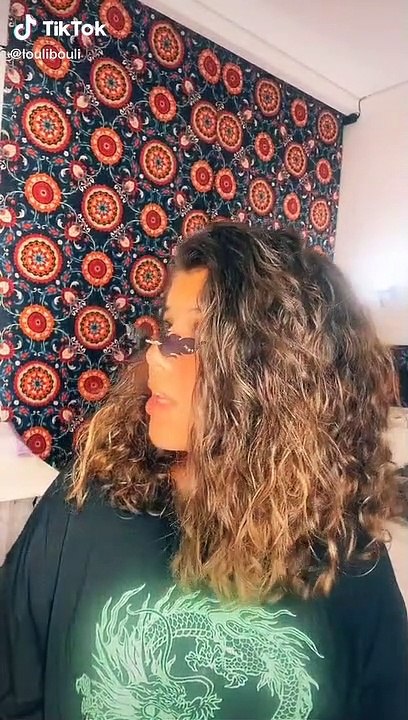 حفيدة عادل إمام تقلد جدها بأداء مقطع من مسرحية "مدرسة المشاغبين"