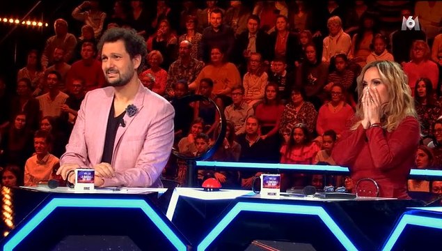 L'image spectaculaire d'un candidat d' Incroyable talent victime d'un accident hier soir sur M6 avec l'intervention des pompiers sur scène