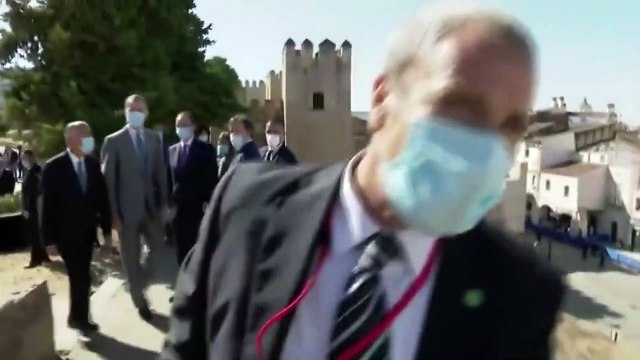 Felipe VI escridassat a Badajoz en ple acte institucional