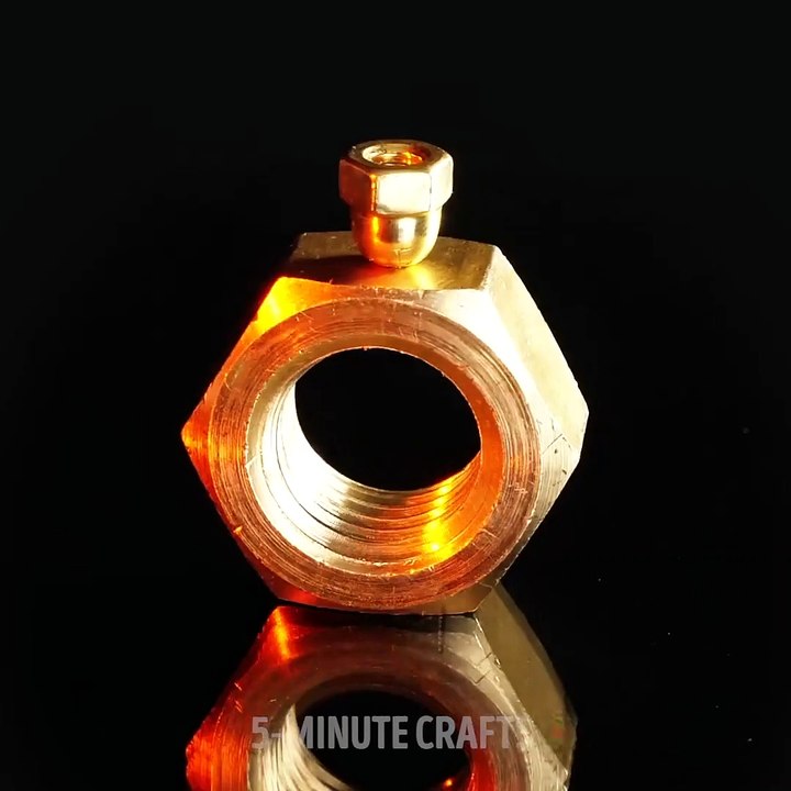 How to make a golden diamond ring from a nut. خاتم الماس الذهبي सोने की हीरे की अंगूठी  황금 다이아몬드 반지 bague en diamant doré 黄金钻石戒指