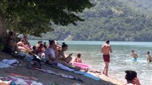 Bosna Hersek'teki Jablanica Gölü yaz günlerinin ilgi odağı oldu - JABLANİCA