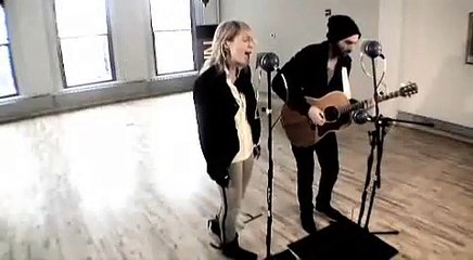 Metric, "Front Row"