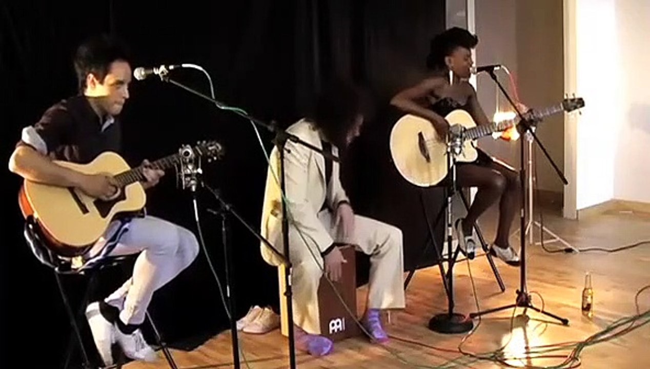Noisettes, "Never Forget You"