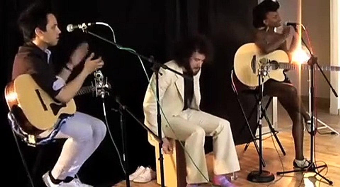 Noisettes, "Wild Young Hearts"