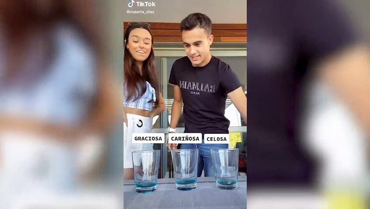 Reguilón se mofa en un TikTok de su novia influencer, que acaba pegándole