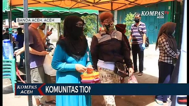 Komunitas Tionghoa Berbagi Nasi Murah