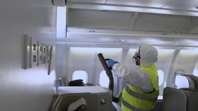 Iberia refuerza la limpieza en los aviones