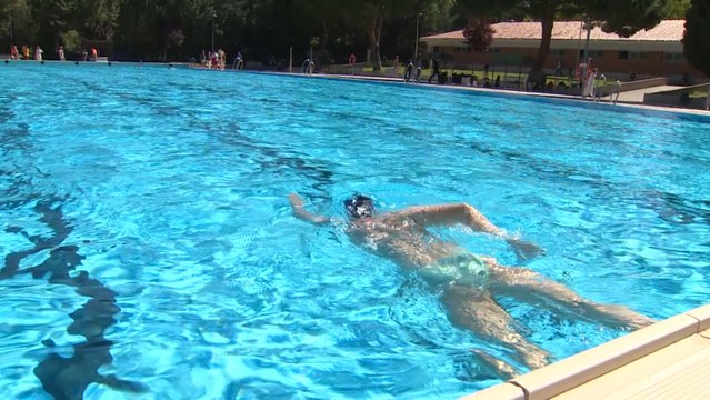 Reabren las piscinas municipales de Madrid sin completar el aforo establecido