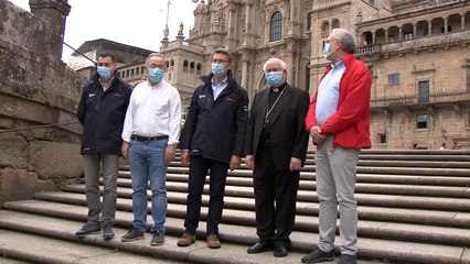 Feijóo recorre un tramo del Camino de Santiago