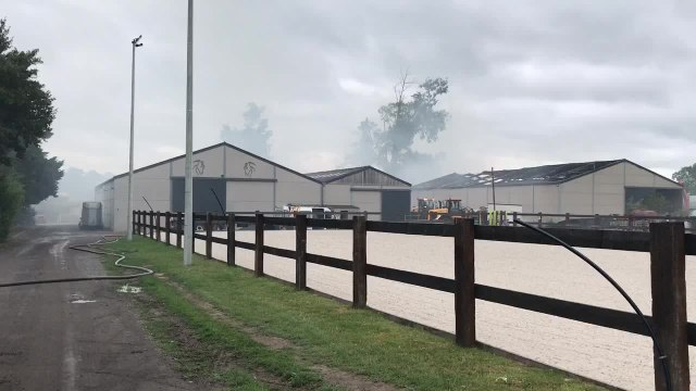 Incendie à Mons : les pompiers reviennent au centre équestre