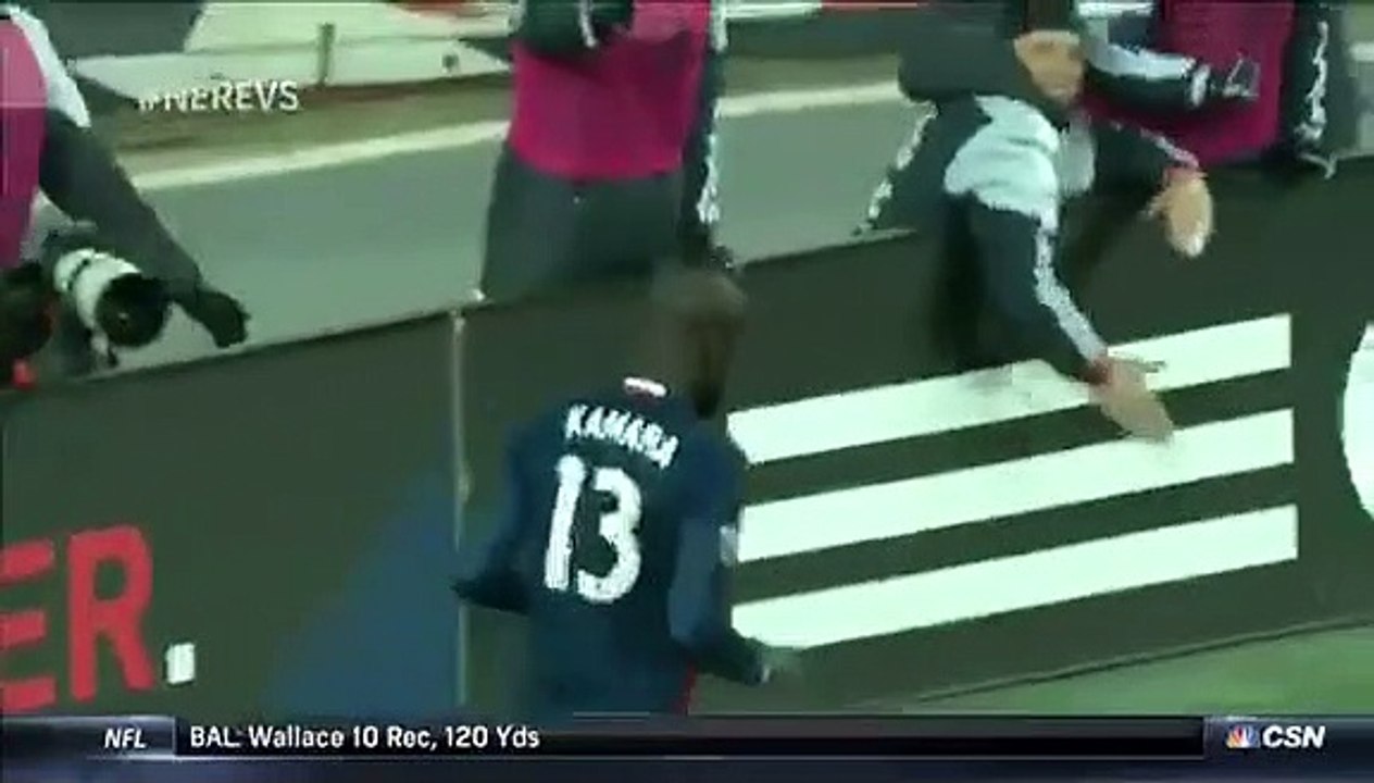 POURQUOI ON EST COMME ÇA ? LOL L’attaquant Kei Kamara des New England (MLS) marque et célèbre son but en effectuant un Twerk... Une petite danse trop osée selon l'arbitre qui l'a directement sanctionné d'un carton jaune Une célébration pour FIFA18 lo