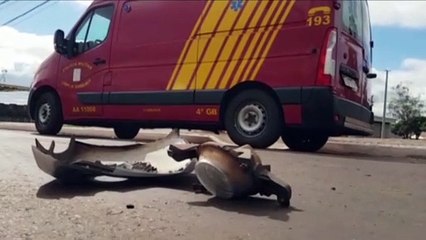 Carro e moto batem na Avenida Tito Muffato