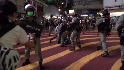 홍콩보안법 시행 첫날 300여 명 체포...곳곳 시위 / YTN