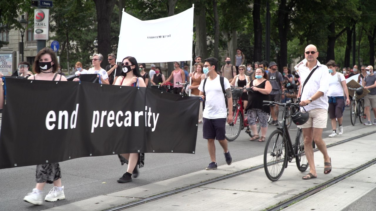 Schweigemarsch der KünstlerInnen: 'Wir sind mit unseren Möglichkeiten am Ende'