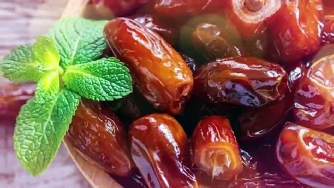 Dates_101:_Everything_You_Need_To_Know_About_Date_Fruits___Honey___Camel_Milk