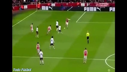 Asistencia de Mesut Özil de tacón