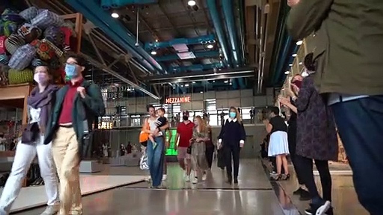 Applause as public return to reopened Centre Pompidou in Paris