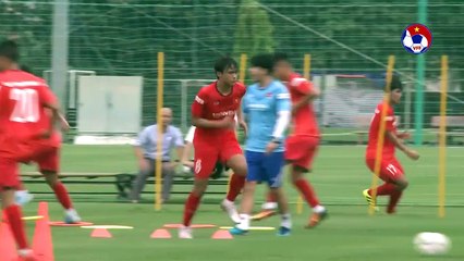 U22 Việt Nam nỗ lực thể hiện khả năng trong buổi tập đầu tiên | VFF Channel