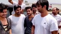 Sushant Singh Rajput का बीच सड़क गाना गाते शख्स की जमकर तारीफ करता VIRAL VIDEO | Boldsky