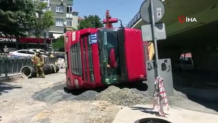 İstanbul'da yol çöktü! Korkunç görüntü
