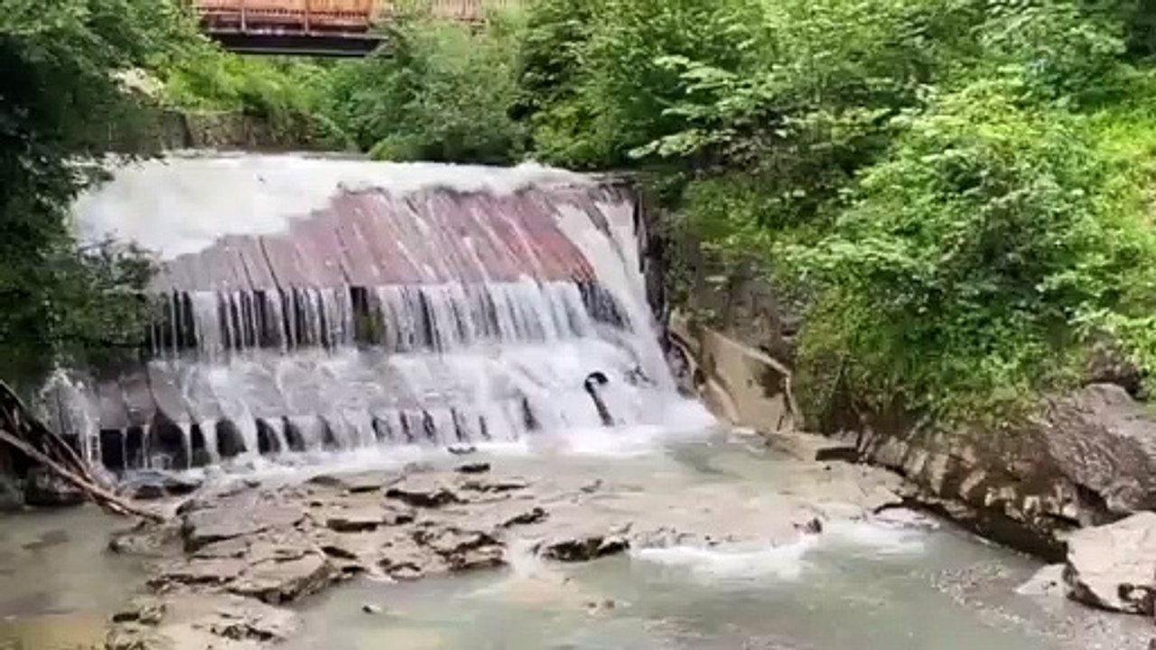 Schwere Unwetter in Tirol: Bach trat in Kirchdorf über Ufer
