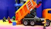 Safari Delivers Toy Blocks In Dump Truck To Batman - Mega Thanos Battles Mega Talking Hulk