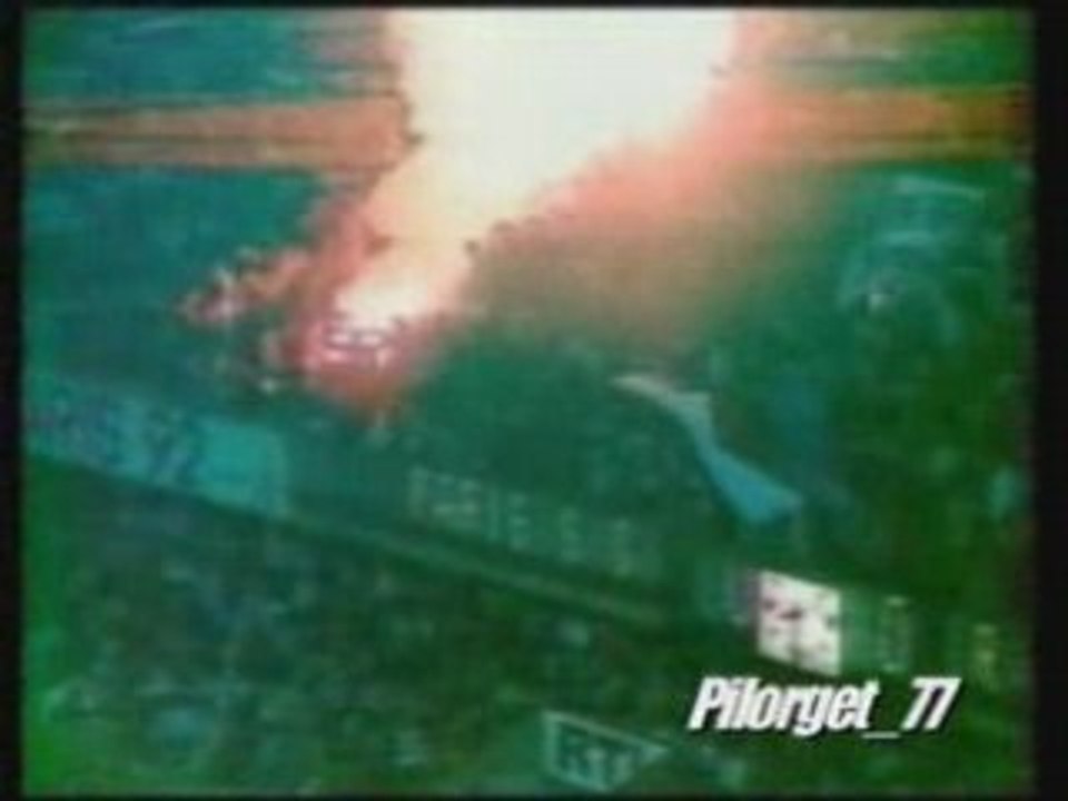 PSG RC PARIS KOP OF BOULOGNE FUMIGENES