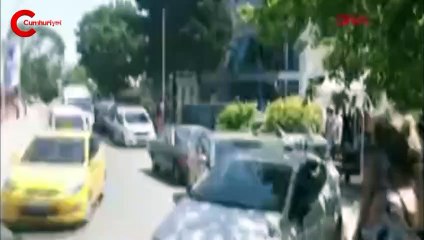 Adliye önünde kavga kamerada