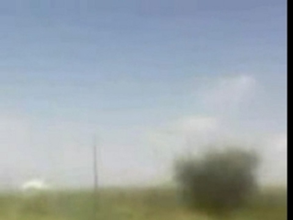 Sorprendente ovni a 10 metros del suelo !!