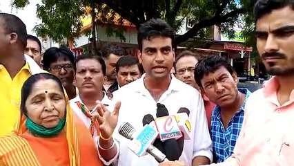 कांग्रेस की सरकार गिराने में मददगार विधायक ने मंत्री पदभार संभाला