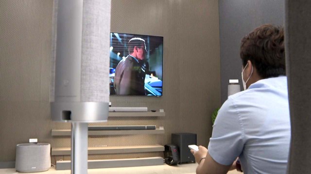 영화는 포기 못해 홈씨어터로 집에서 관람 / YTN