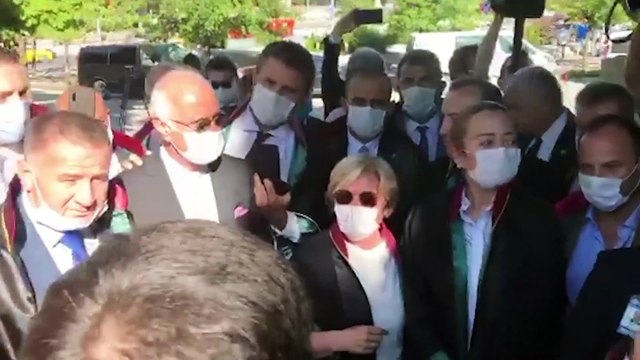 Toplantıya alınmayan baro başkanlarının Meclis önünde bekleyişi sürüyor: İstedikleri yasayı çıkartsınlar; değiştiremeyecekler