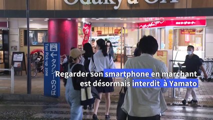 Une ville japonaise interdit l'usage du smartphone en marchant