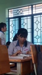 Nữ sinh gây bão MXH với hành động vô cùng đáng yêu trong khi giải bài tập