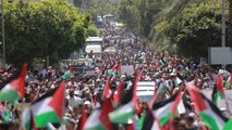 Manifestantes protestan contra el plan de anexión de Israel en Gaza
