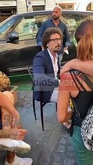 Toninelli scappa più veloce della luce davanti alle domande di alcuni cittadini incazzati non poco!
