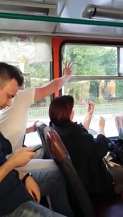 Altercation ridicule dans le bus... Fenetre ouverte ou fenetre fermée