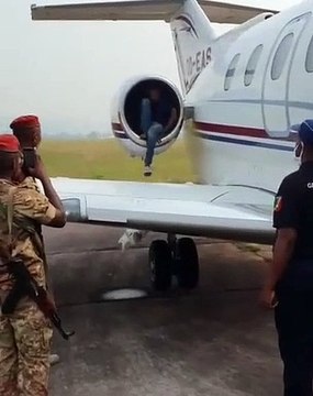 Il voulait se cacher dans le réacteur d'un avion pour embarquer clandestinement