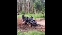 Il y a 2 façons de passer un obstacle en Quad... choisissez la votre