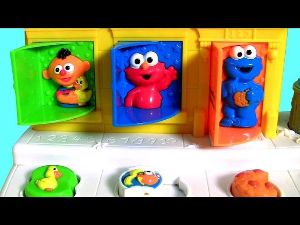 Baby Sesame Street PopUp Pals Surprise Toys Learn Colors Singing C is for Cookie Monster