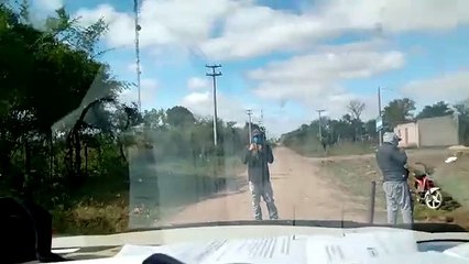 Quitilipi: denuncian que cortan la calle y piden "pagar peaje" a los vehículos para poder pasar
