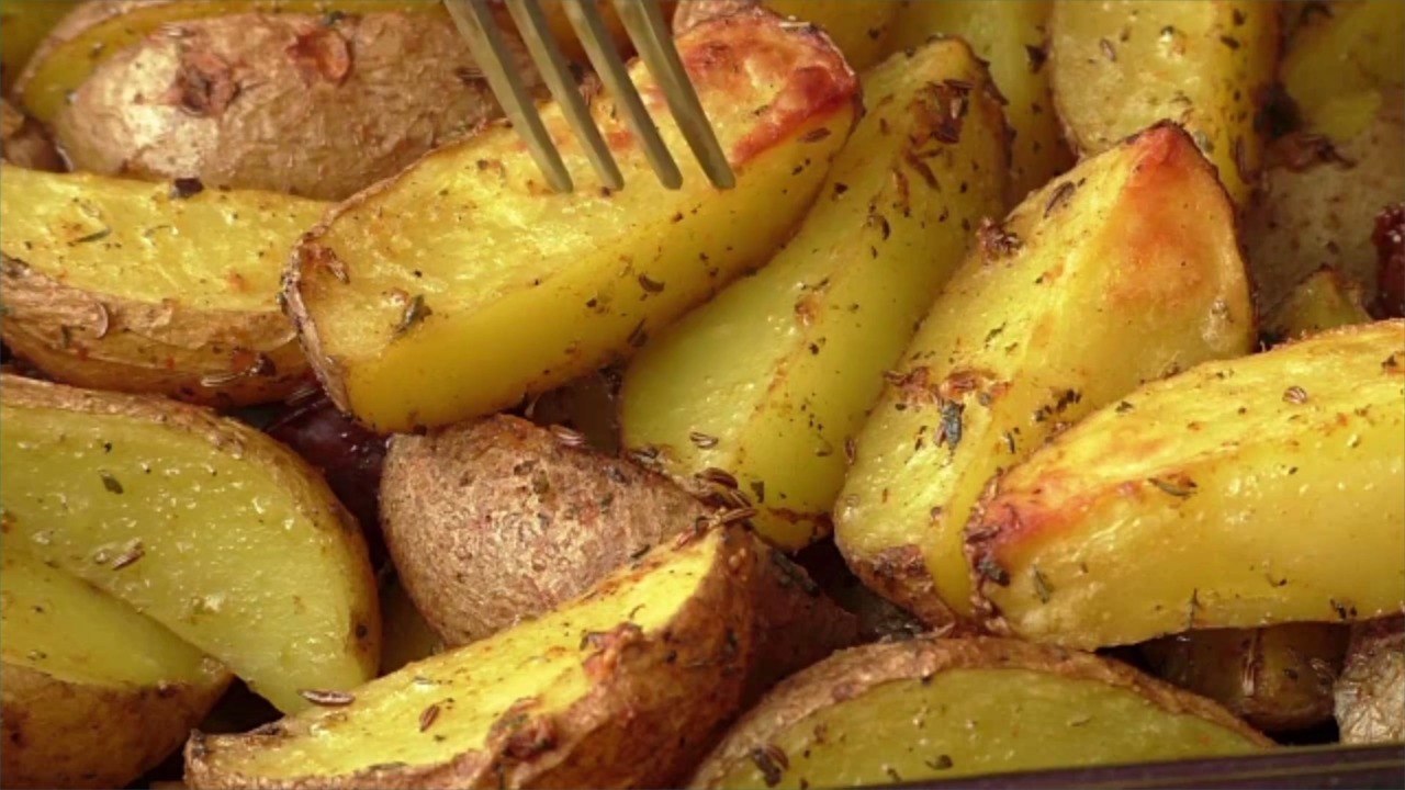 How to Make Oven Roasted Potatoes So They're Actually Crispy