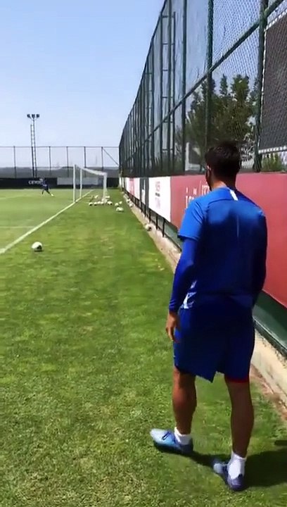 Quaresma envergonha colega de equipa ao marcar cantos de letra