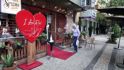 Bares e restaurantes reabrem no Rio