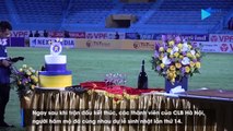 Hành động lạ của bầu Hiển trong ngày Hà Nội FC bị SLNA -phá hỏng- tiệc sinh nhật - NEXT SPORTS