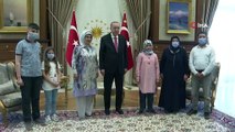 Cumhurbaşkanı Erdoğan, görme engelli hafız Ravzanur'u kabul etti