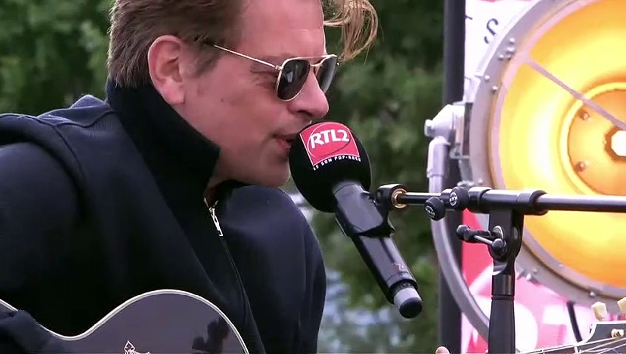 Benjamin Biolay interprète "Dans la merco Benz" en live dans Le Double Expresso  (03/07/20)