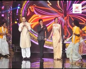 Shahrukh Khan and Deepika Padukone promote their film _Chennai Express_ at Junior Indian Idol