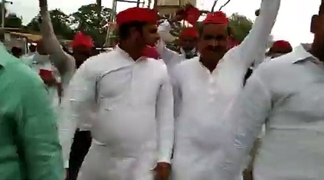 कानपुर की घटना को लेकर सपाइयों ने हमीरपुर में किया ज़बरदस्त विरोध प्रदर्शन